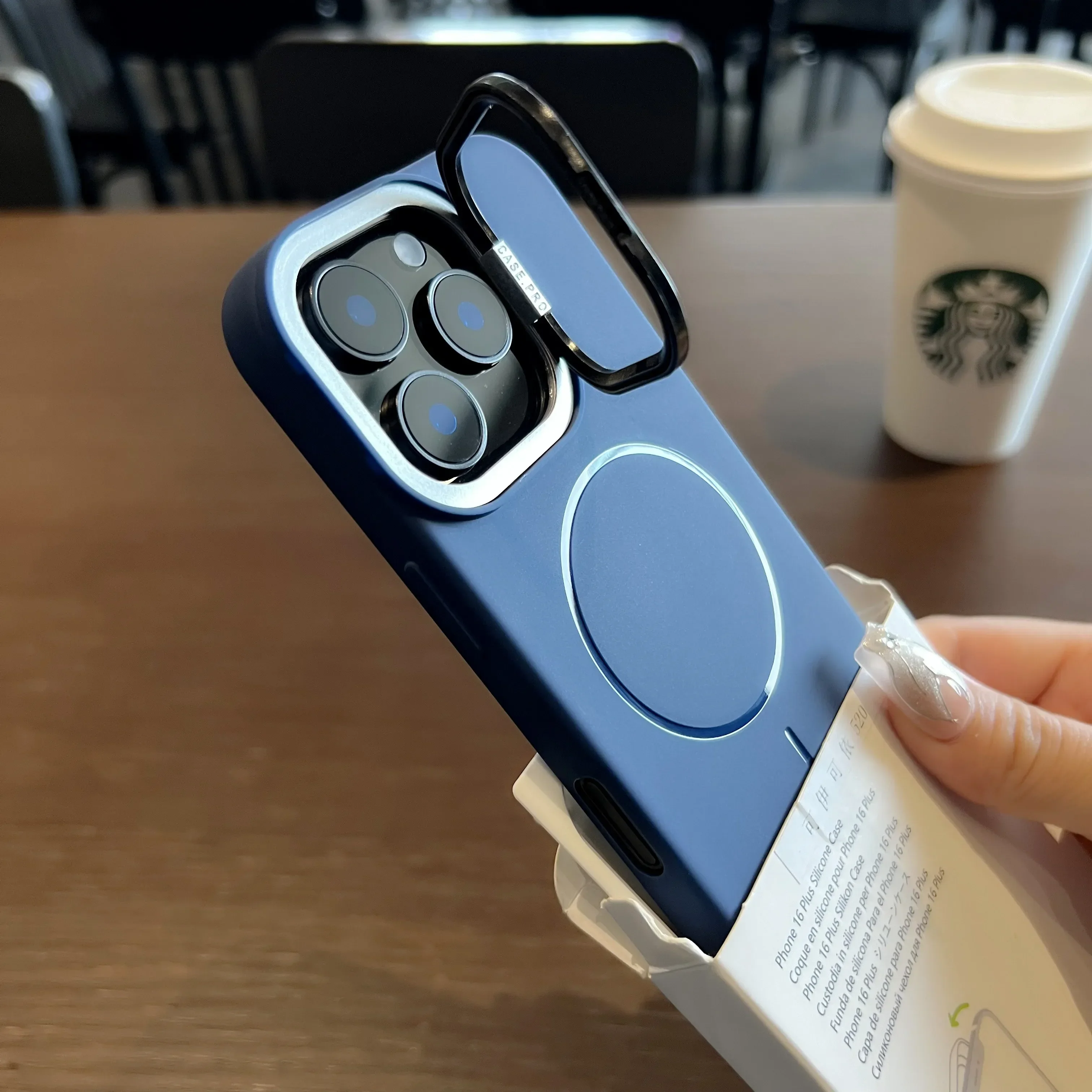 Capa Protetora Macia Com Suporte Para Câmera (azul Para Iphone 16 Plus), Magnética E Resistente A Impactos.