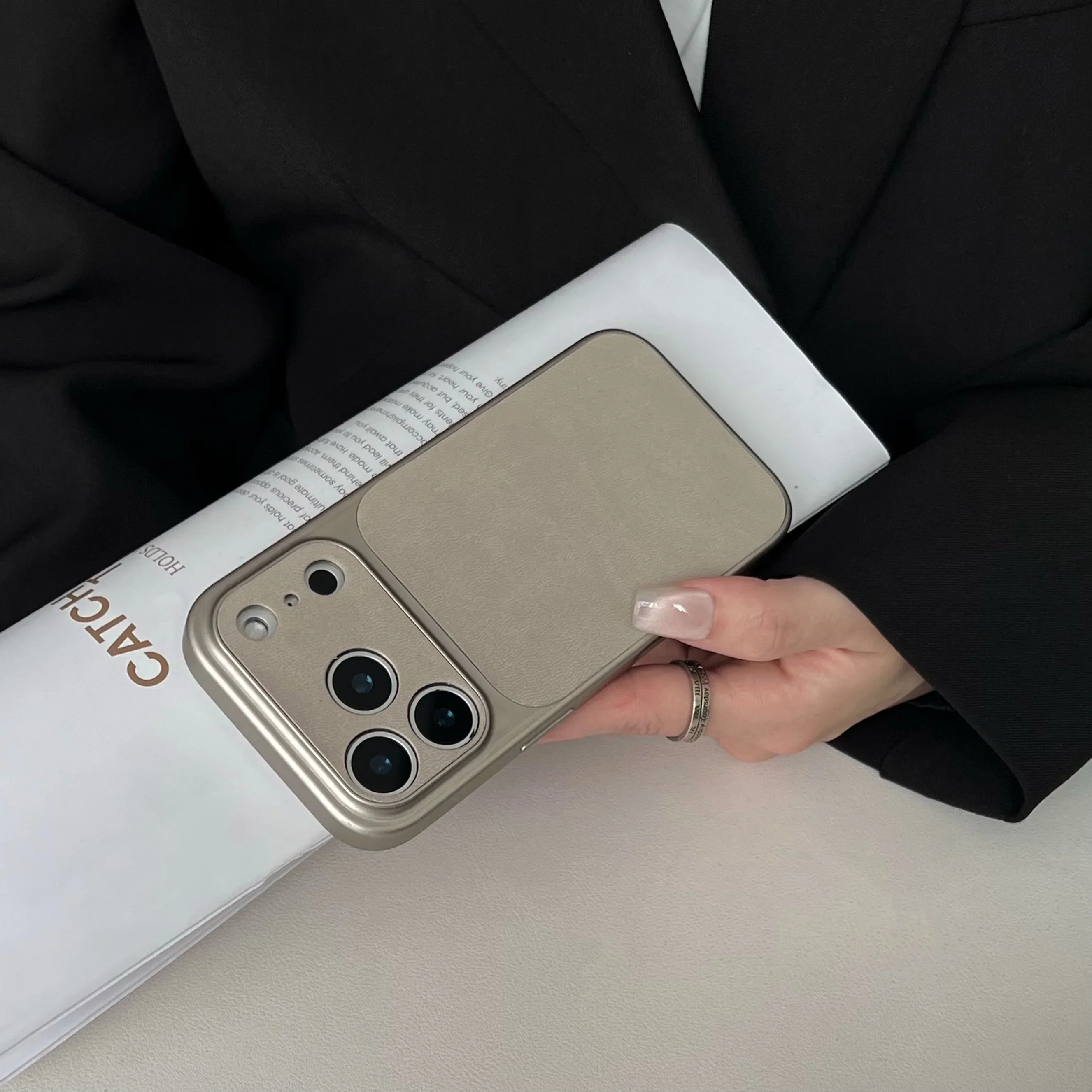 Capa Para Celular (cinza 14pro) Com Textura De Couro, Resistente A Impactos E Agradável Ao Toque.