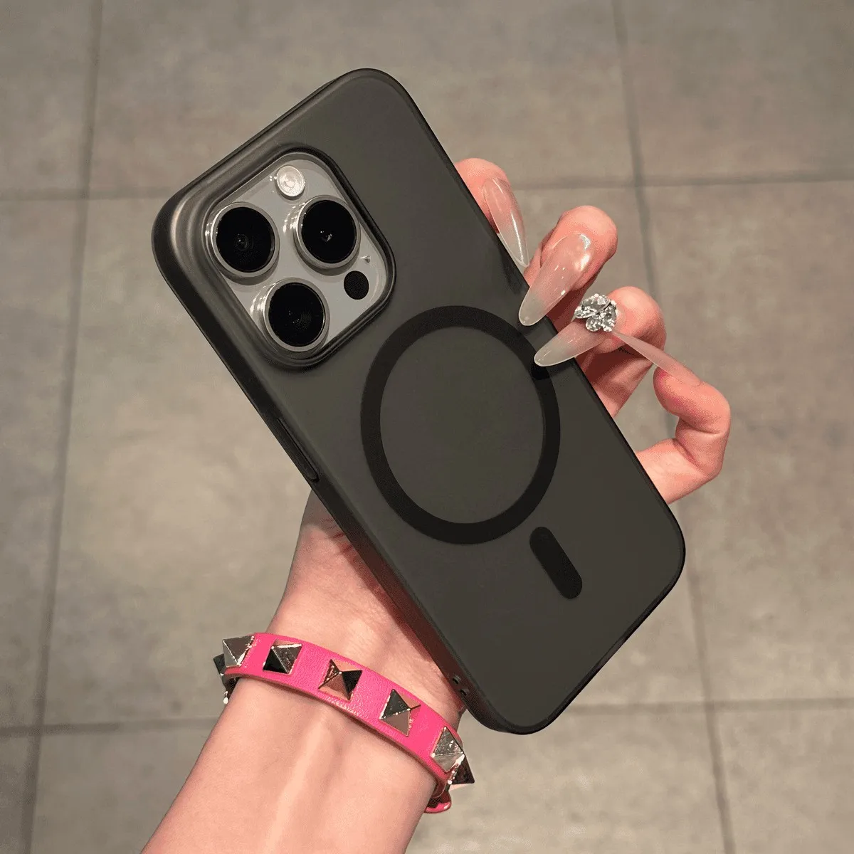 Capa Ultrafina Fosca Semitransparente Para Iphone Air (preta), Resistente A Impactos E Com Ímãs.