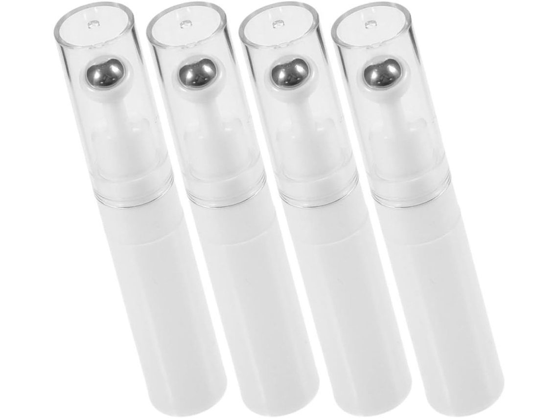 Conjunto de 4 frascos roll-on de acrílico branco para sérum hidratante para a área dos olhos.