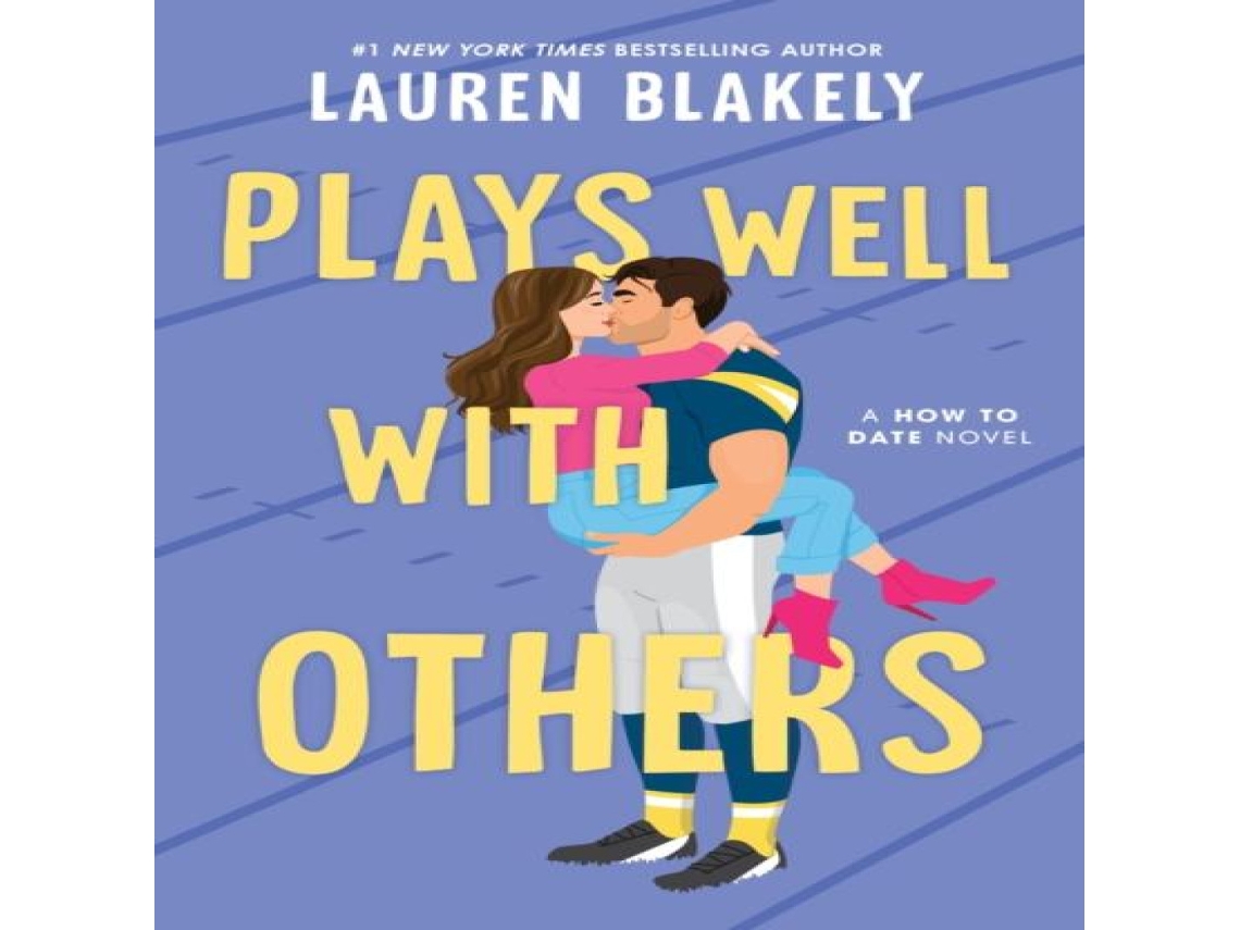 Livro Plays Well with Others A Fake Dating Friends to Lovers Sports Romance de Lauren Blakely (Inglês)