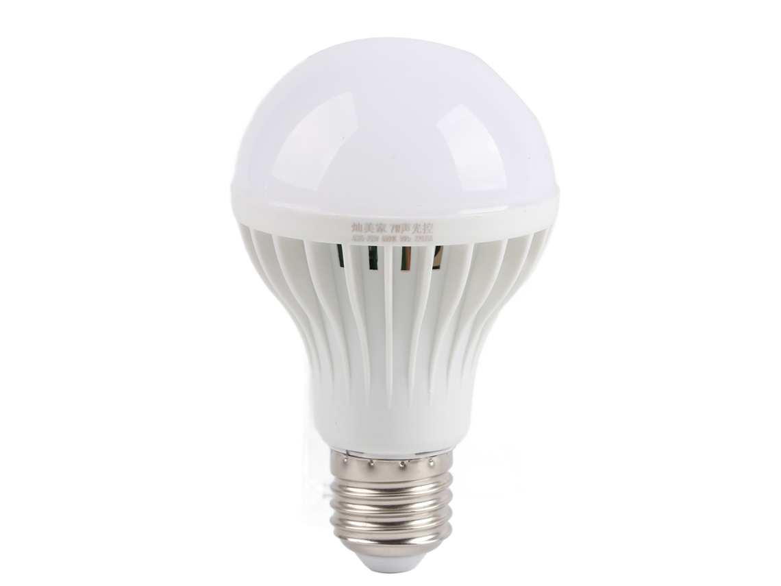 Lâmpadas LED 2026 E27 com sensor SOM 220V, luz noturna com controle automático de ligação/desligação.