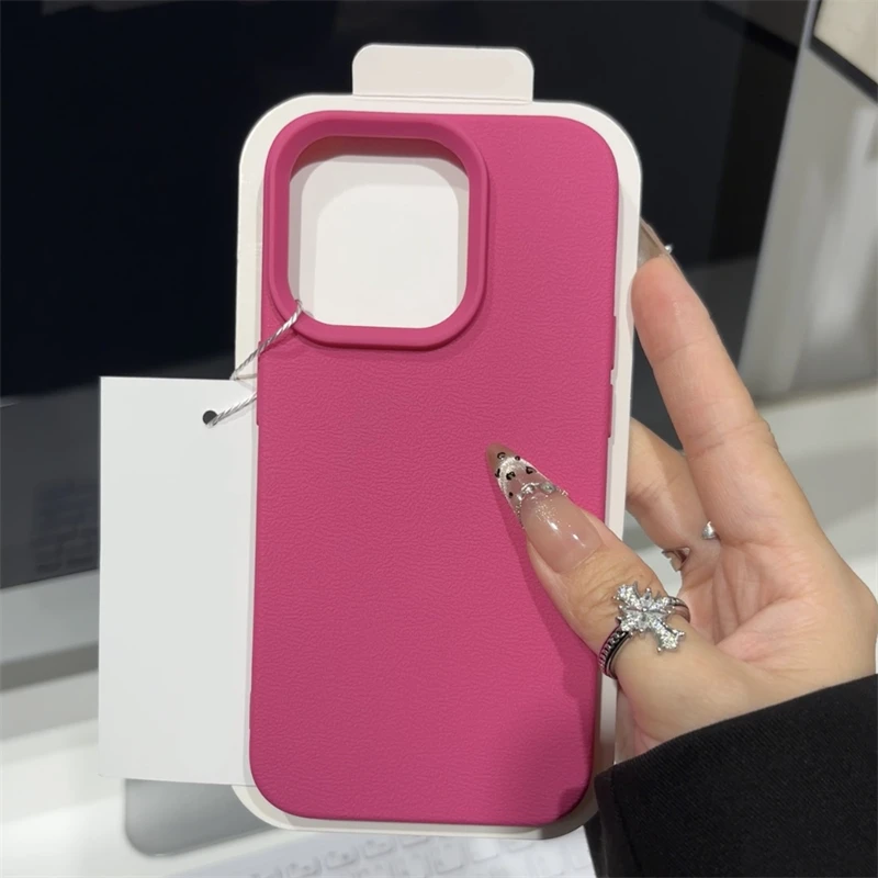 Capa Para Celular (iphone 14 Plus Rosa-avermelhada) Em Silicone Macio Com Textura De Couro.