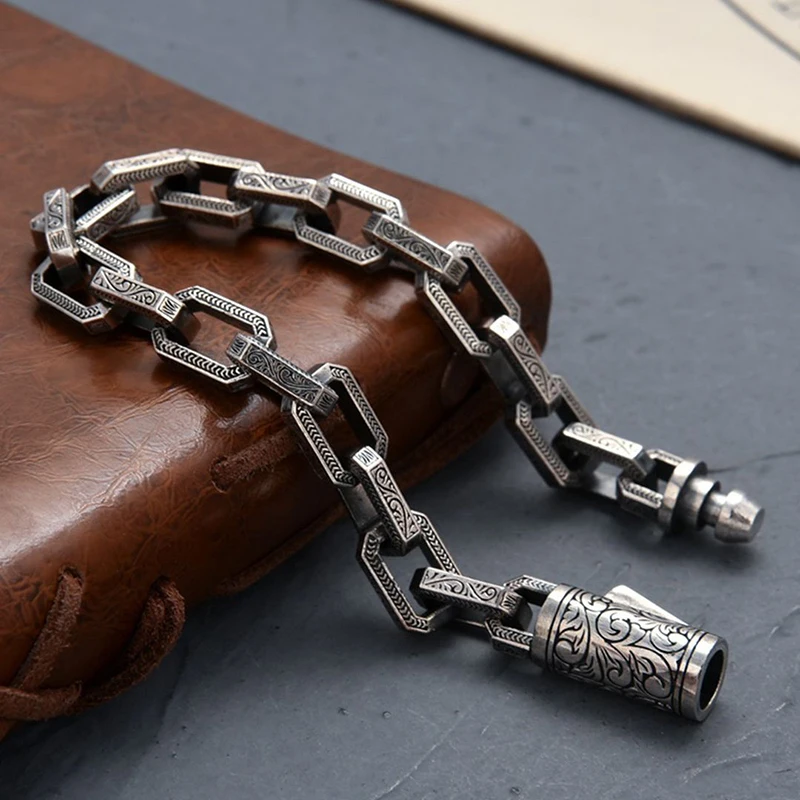 Pulseira Masculina Artesanal de 18 Cm com Estampa Craquelada e Fecho em Forma de Ferradura Banhado a Prata. MDUG