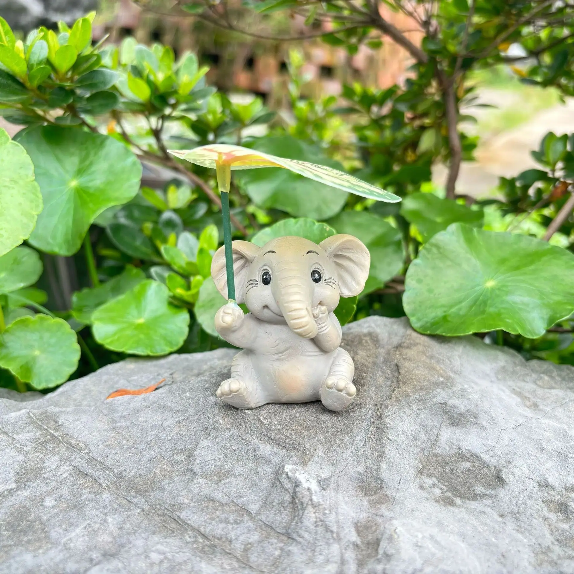 Esculturas de Jardim com Guarda-chuvas de Folhas MDUG