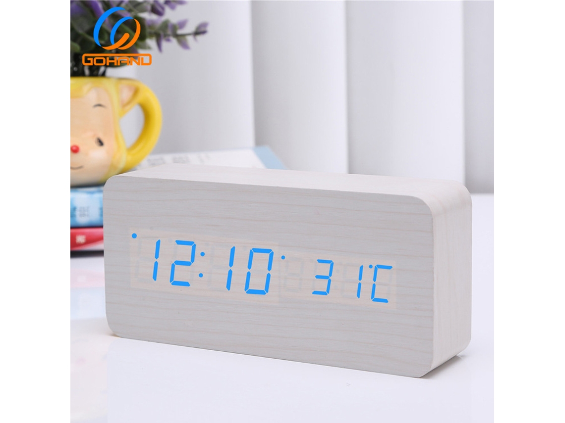 Reloj De Madera Digital Recargable Y Silencioso. Triple Alarma, Con Pantalla De Hora/fecha/temperatura. Madeira Branca Com Caracteres Azuis. Sfushos