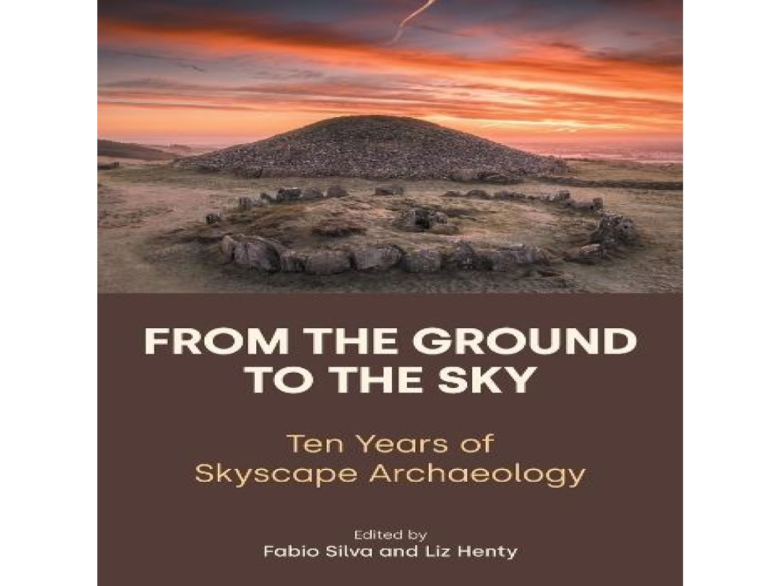 Livro From the ground to the Sky Ten Years of Skyscape Archaeology de Equinox Publishing Ltd (Inglês)