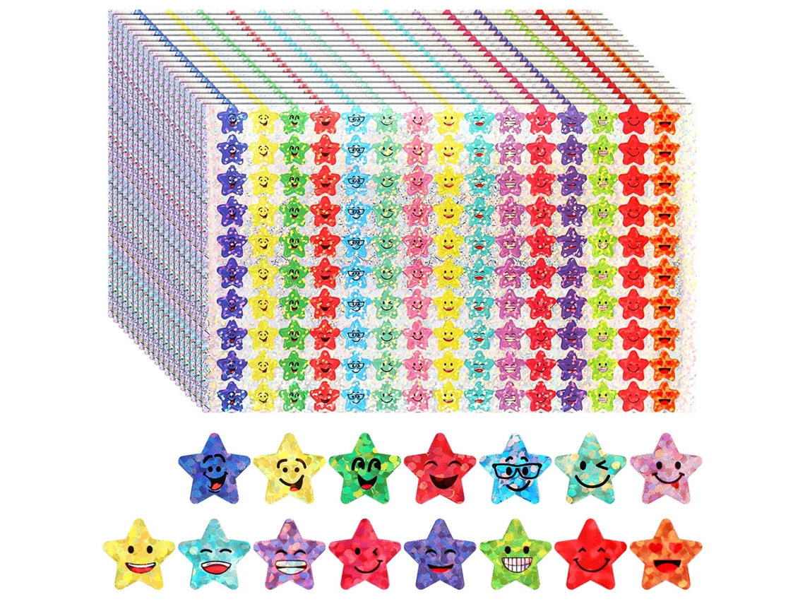 1500 Pequenas Estrelas Prateadas de Papel Alumínio, Estampadas com Carinhas Sorridentes e Acompanhadas de Adesivos com Glitter. MDUG