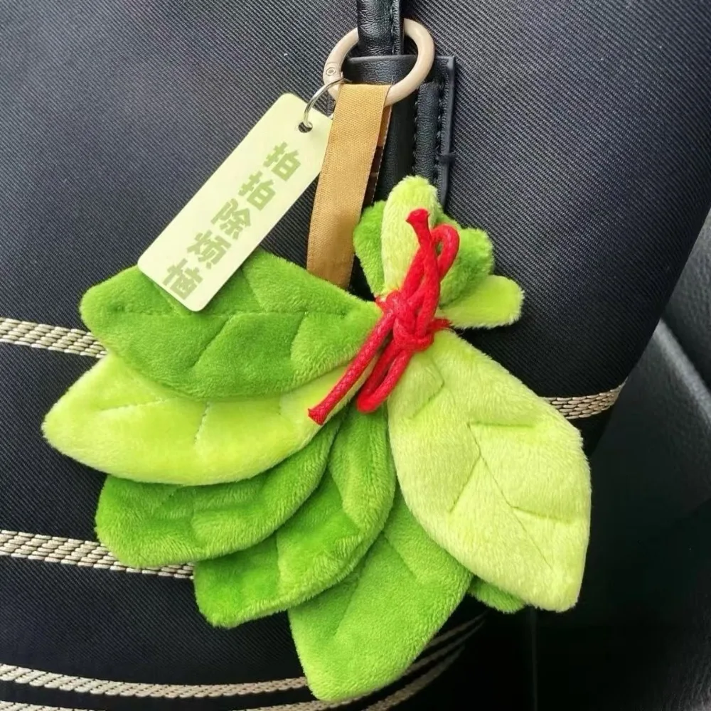 Dois Chaveiros Verdes com Pingentes de Folha de Pomelo da Sorte para Afastar o Mal. MDUG