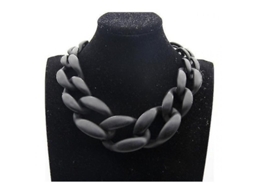2026 collar Grosso de Resina Acrílica Vintage com Design de Bib e Cadeias 45cm Negro