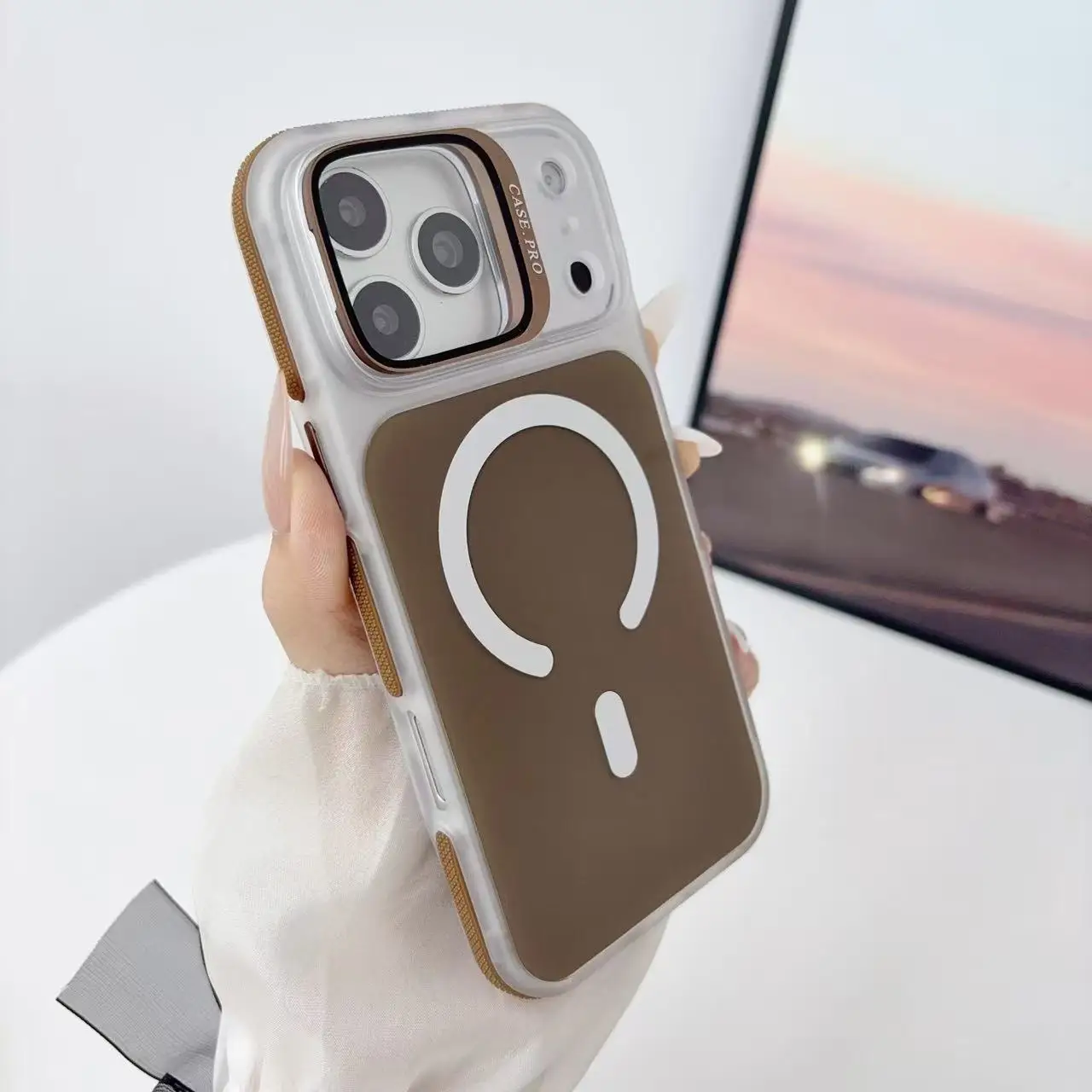 Capa Protetora Fosca À Prova De Choque Para Iphone 13 Pro Max (cáqui) Com Lente De Vidro E Magsafe.