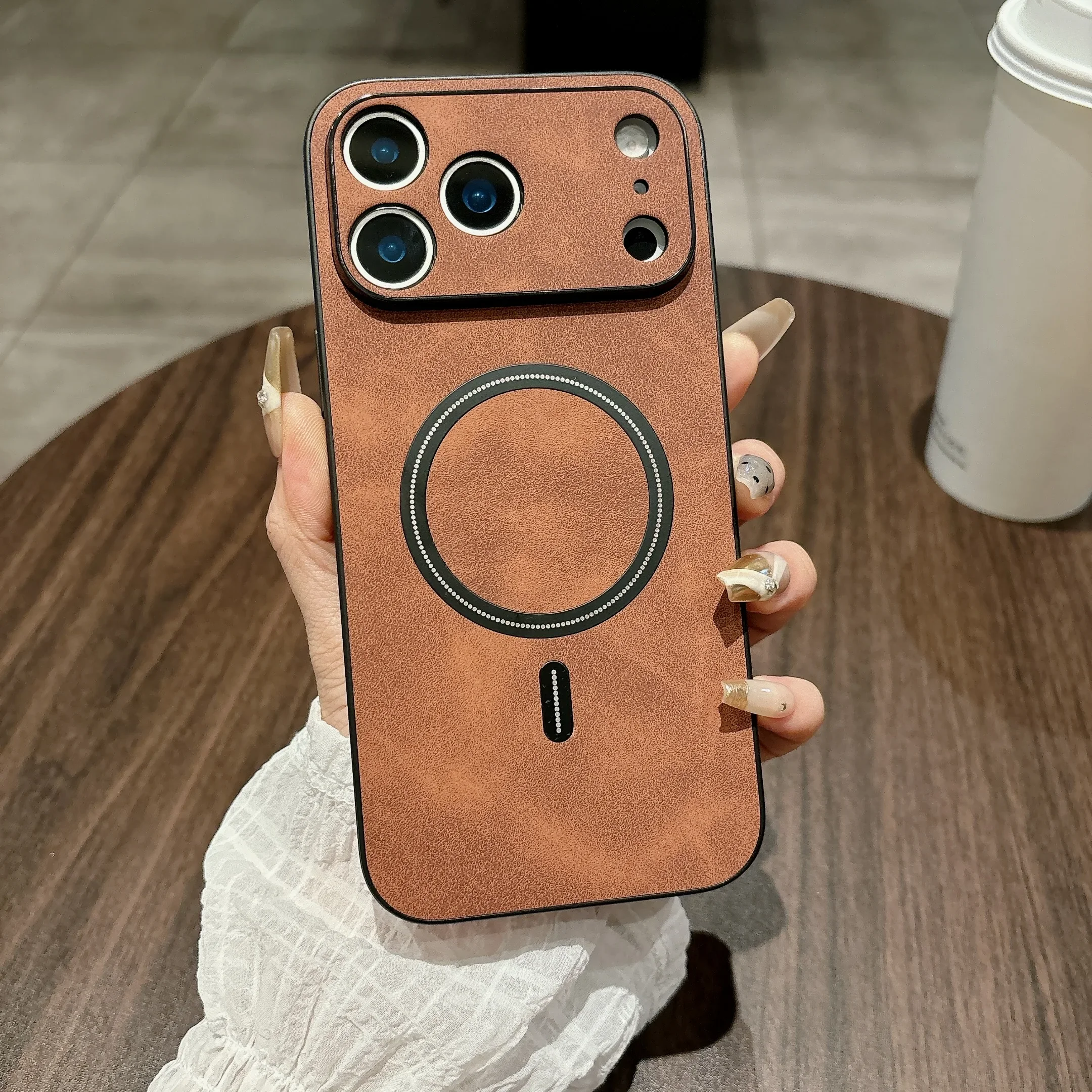 Capa De Couro Magnética Para Iphone 13 Pro (marrom Escuro) Com Carregamento Sem Fio E Estrutura Resistente A Impactos E Quedas.