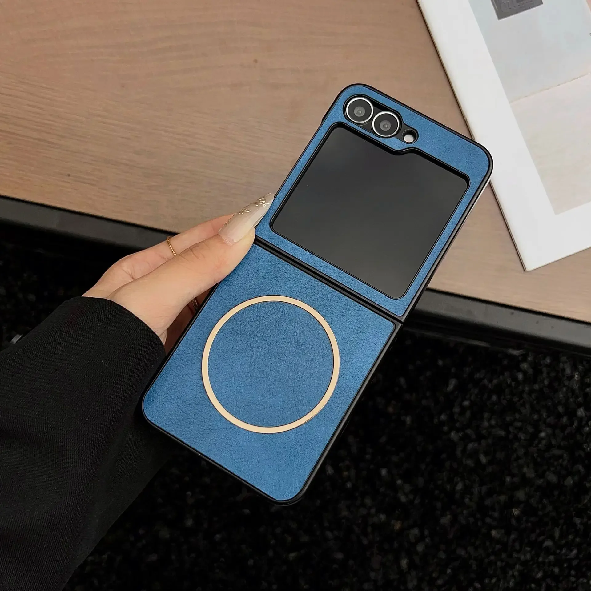 Capa Para Celular (azul, Galaxy Z Flip5) Com Estampa Retrô Em Couro, Carregamento Magnético.