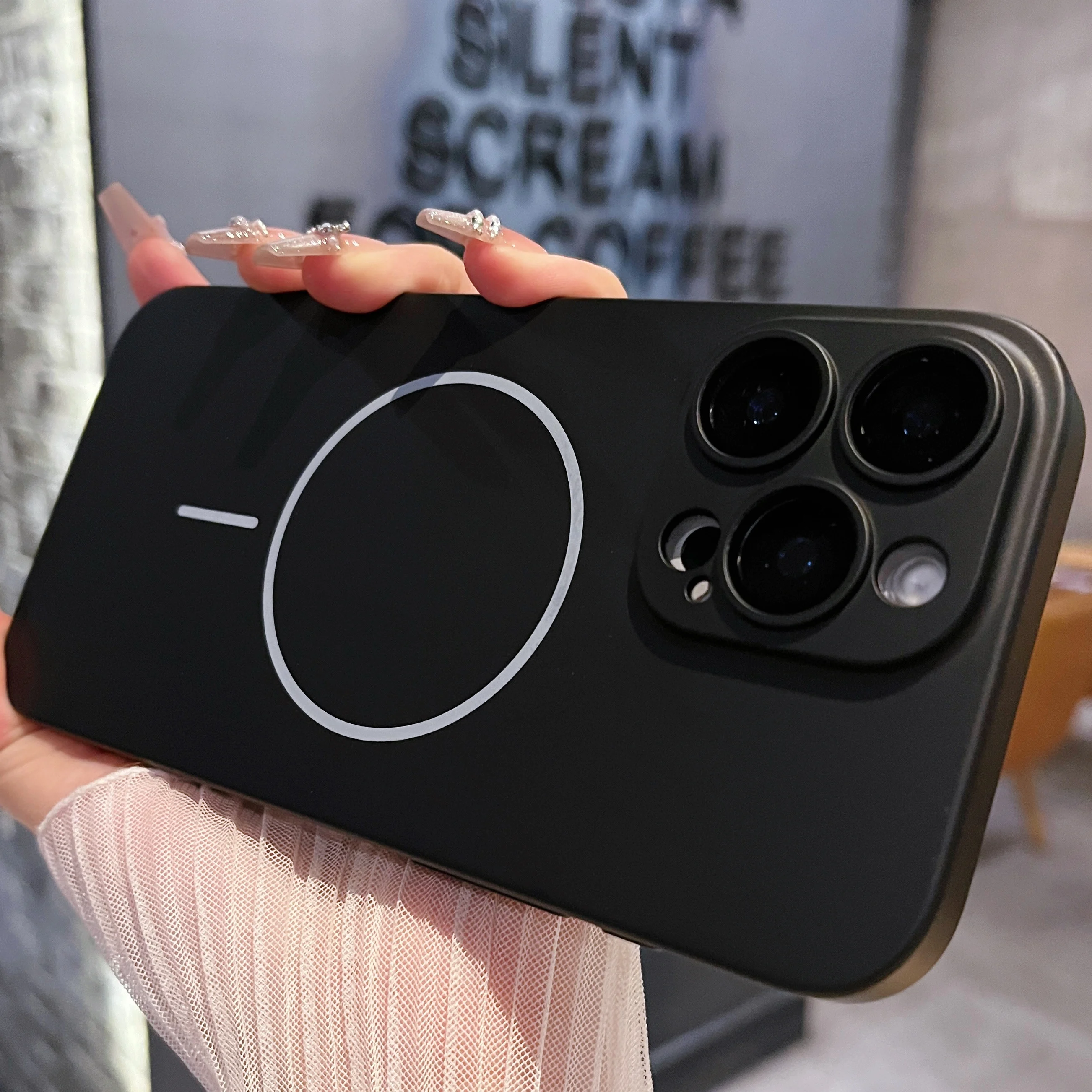 Capa Protetora Magnética Rígida Fosca De Policarbonato (preta) Para Iphone 13
