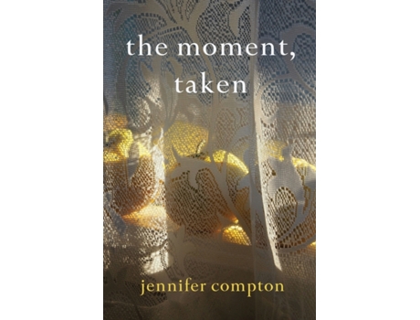 Livro The moment, taken Jennifer Compton (Inglês)