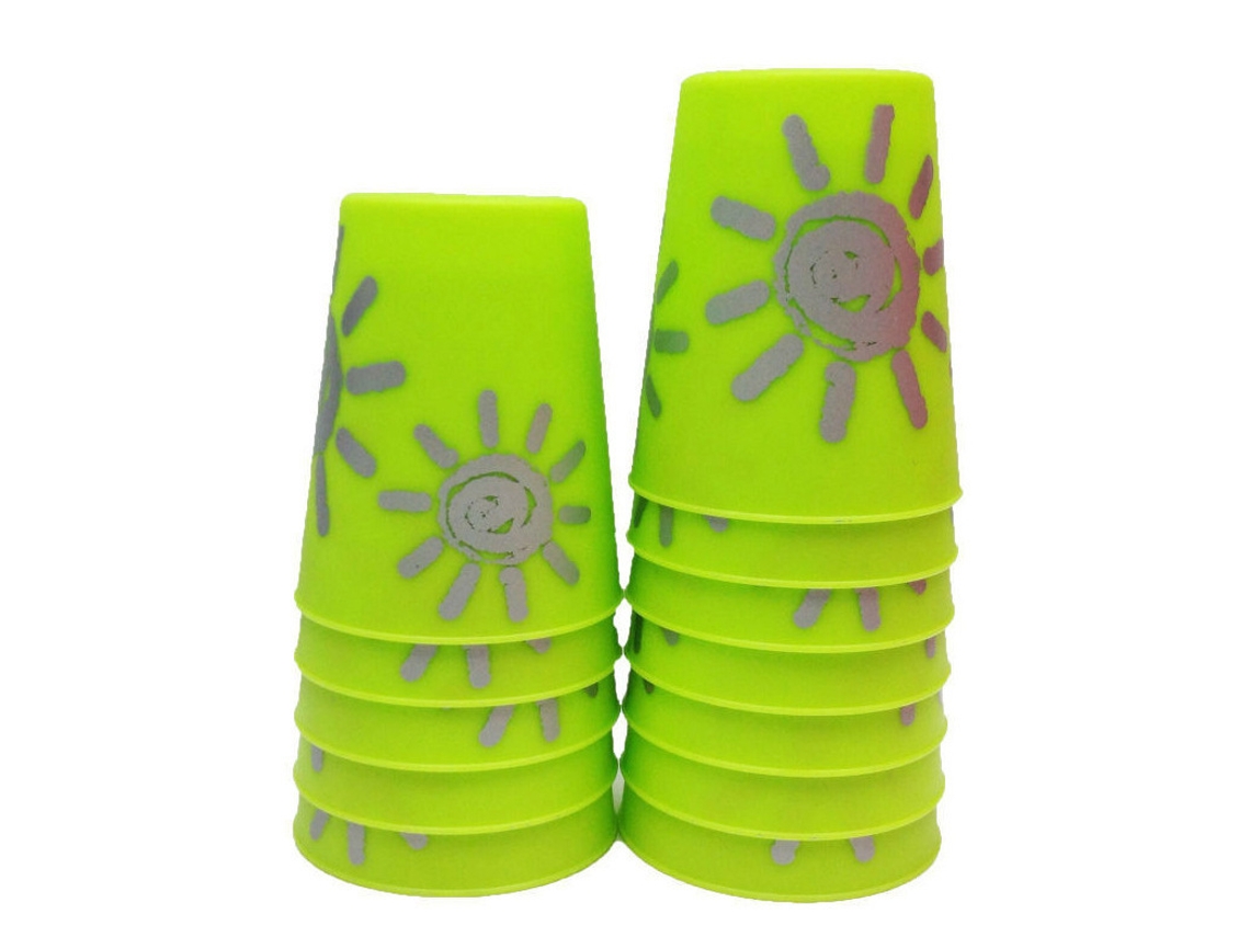 Mini Brinquedo Educativo De Copo Empilhável Voador Verde