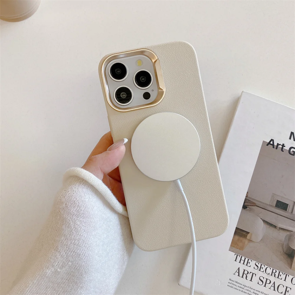Capa Magnética Para Celular Com Textura De Couro E Anel De Lente Eletroplaqueado (iphone 12 Pro Branco).