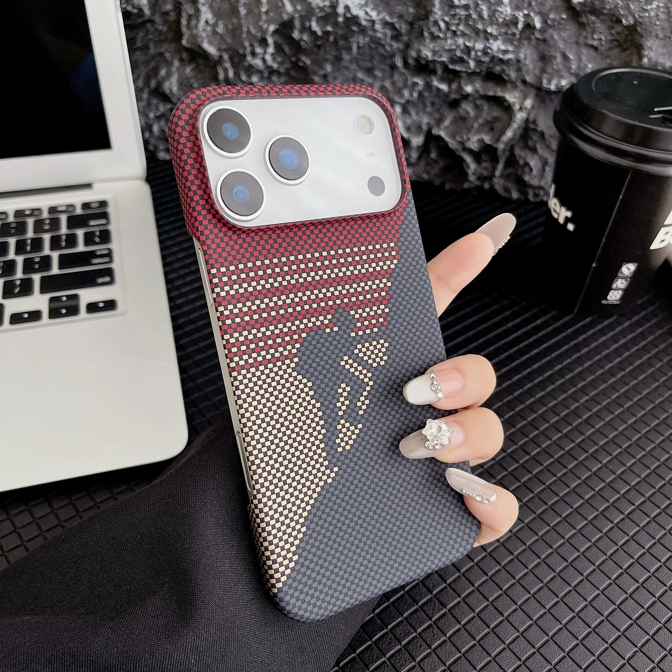 Capa Para Iphone 17 Pro Com Textura Fosca Em Fibra De Carbono, Ultrafina E Resistente A Impactos, Com Dissipação De Calor.