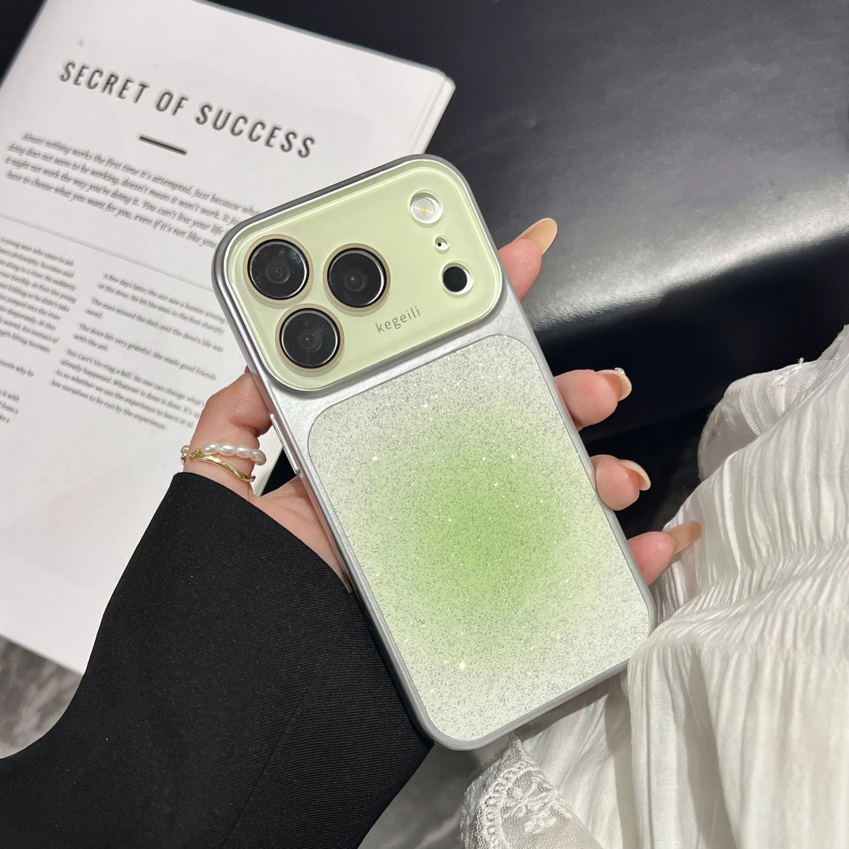 Capa Para Celular (iphone 14 Pro) Com Glitter Degradê Colorido, Resistente A Impactos, Com Protetor De Lente De Vidro.