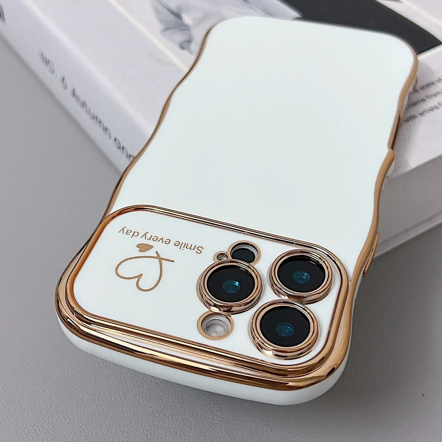 Capa De Tpu Eletroplaqueada Em Formato De Coração Ondulado (iphone 12, Branca), Adequada Para Iphone, Proteção Contra Impactos.