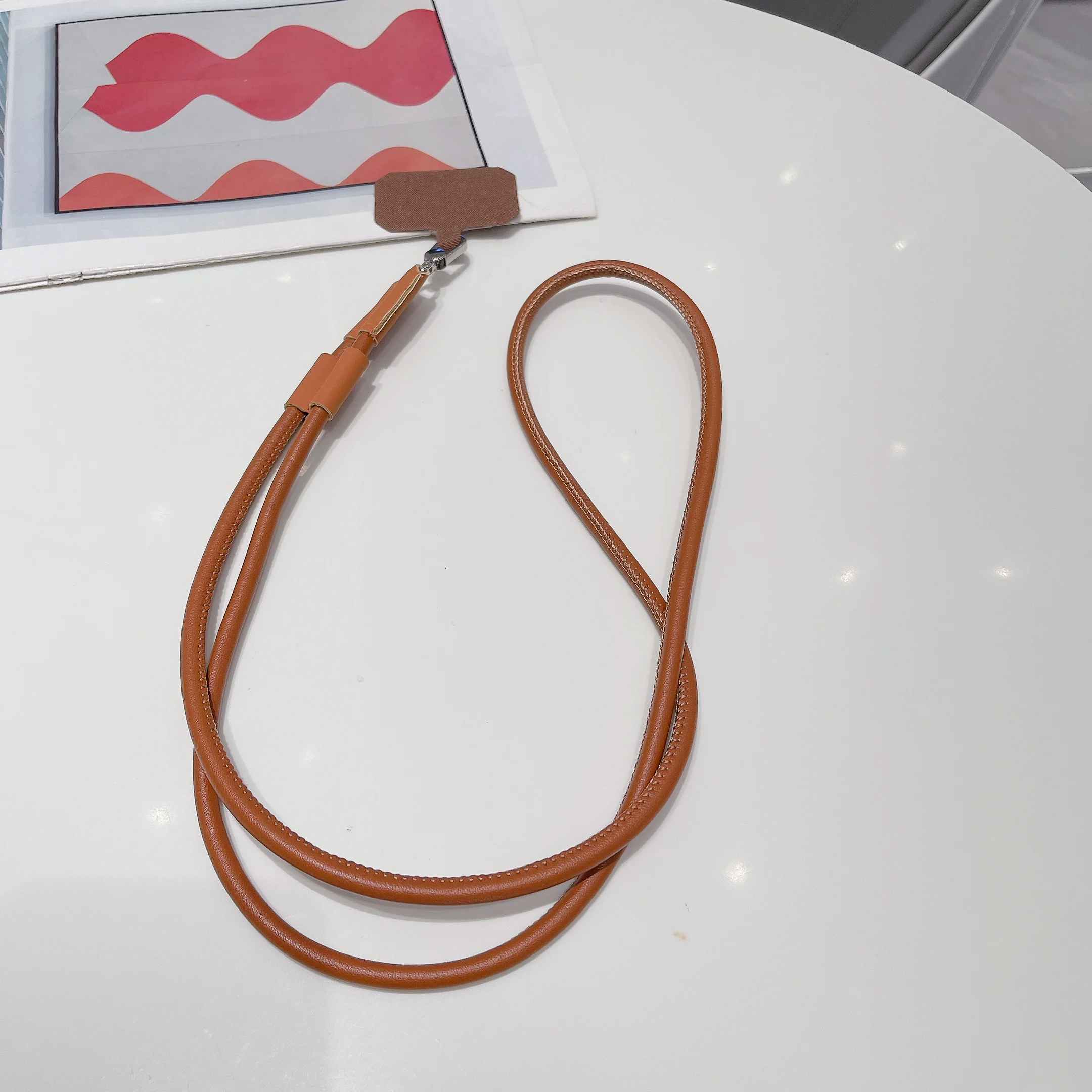 Cordão Para Celular Transversal Em Couro, Corrente Longa Para Pulso, Com Alça Diagonal Em Couro Na Parte Traseira, Proteção Anti-queda E Pingente Marr