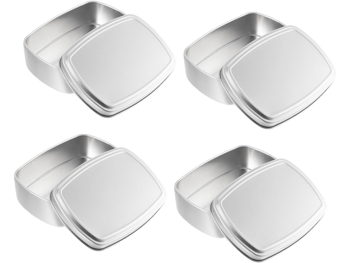 Conjunto de 4 caixas de alumínio estampadas para guardar cosméticos e sabonetes.