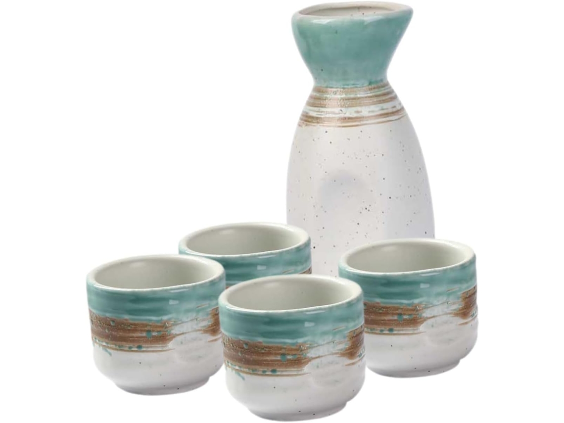 Conjunto De Xícaras E Copos Tradicionais Para Degustação E Momentos Agradáveis.