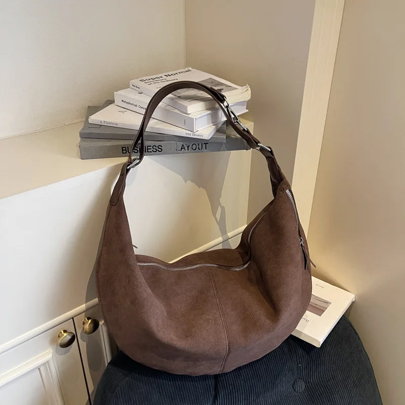 Bolsa Feminina Grande (cor Café) Para Usar No Ombro Ou Transversal, Em Camurça Sintética Macia.