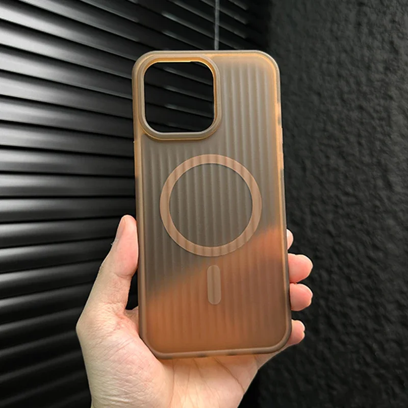 Capa Protetora Magnética Para Carregamento Sem Fio (iphone 14 Dourado), Com Padrão Ondulado E Resistente A Impactos.