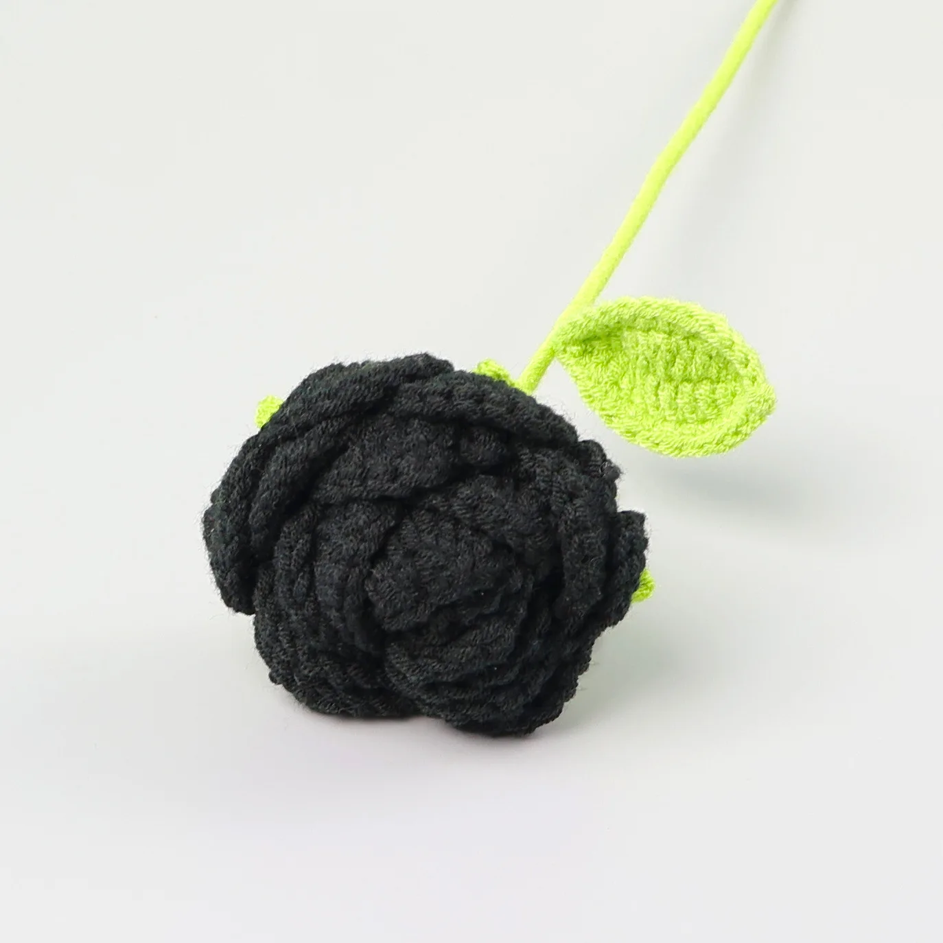 Rosa Artificial Tricotada E Feita De Crochê, Pronta Para Decoração De Casa.