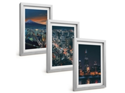 Um Conjunto De Imagens Decorativas Em Uma Molduravista Noturna Da Cidade Montanhosa Moldura Prateada Pinturas De Quarto Espelharte (3 Peças 20x30 Cm)