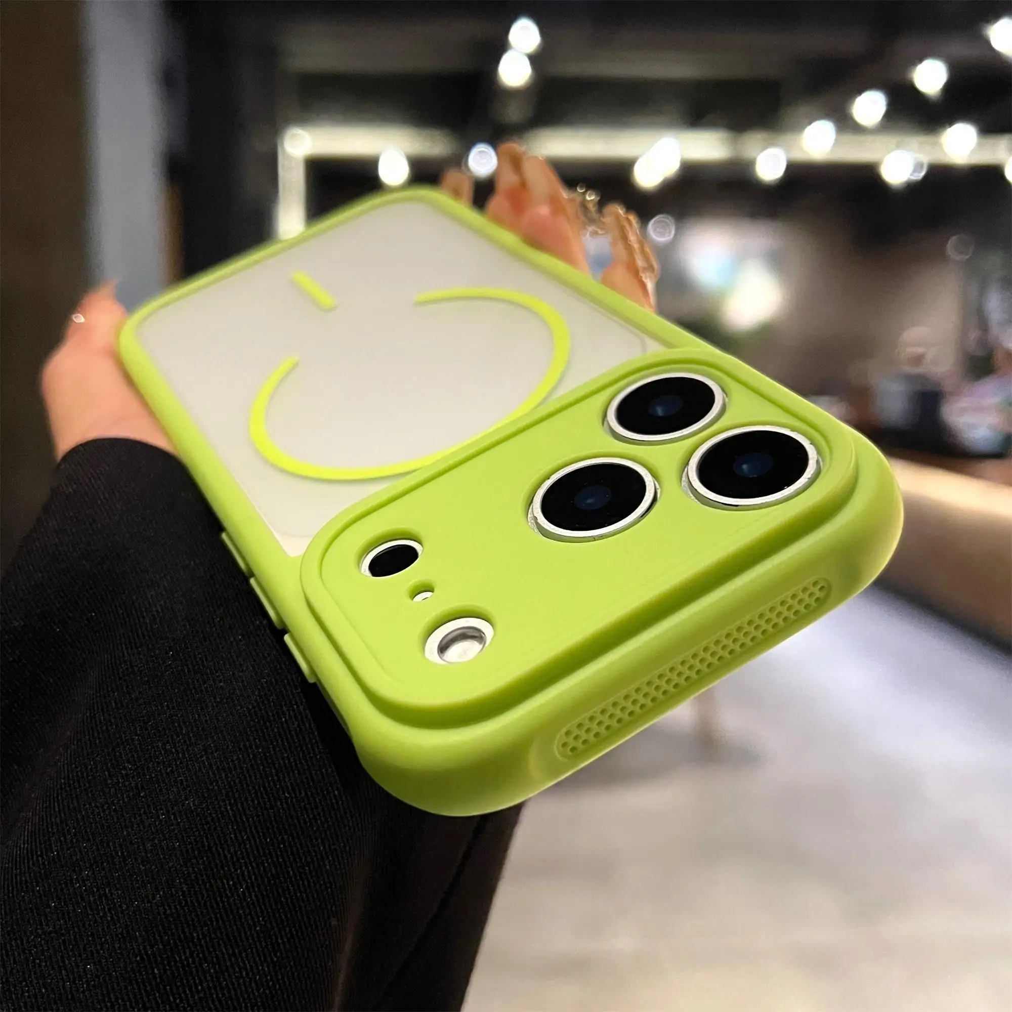 Capa Protetora Fosca Semitransparente (para Iphone 17 Air Verde), Com Encaixe Magnético E Resistente A Impactos.