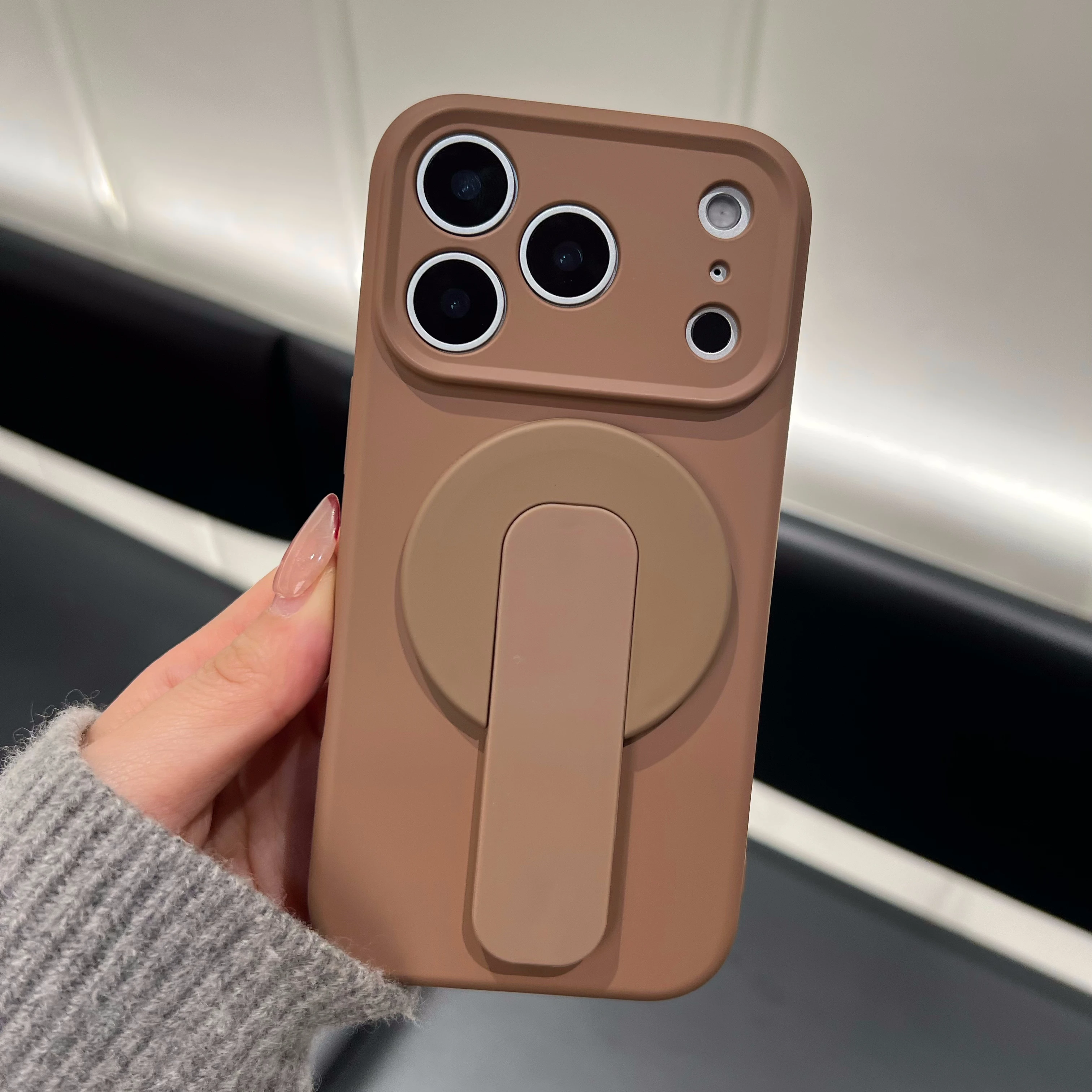 Capa Protetora Magnética 2 Em 1 De Silicone Líquido Antiderrapante Para Iphone 16 Pro Max (marrom)
