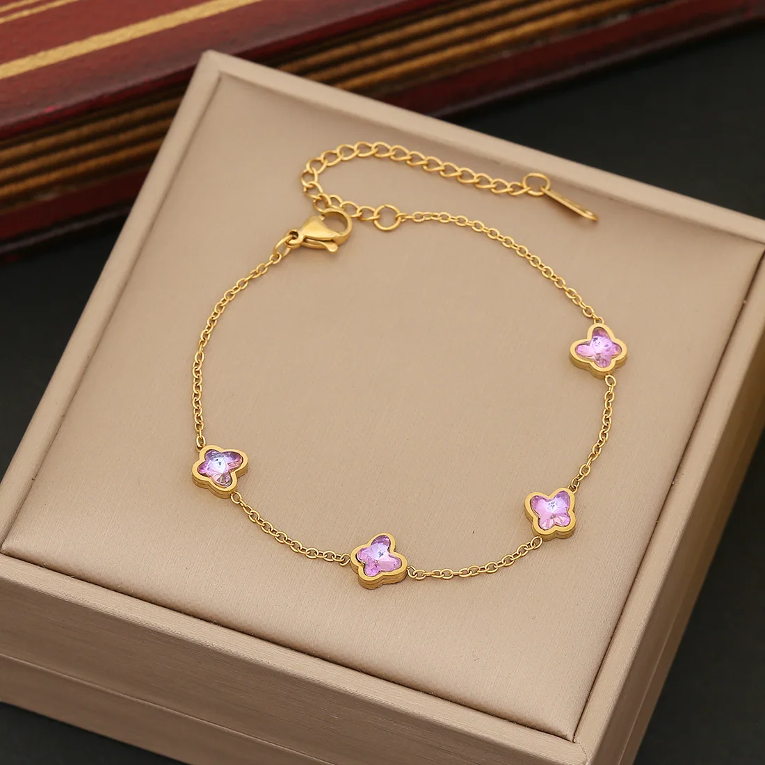 Pulseira Feminina Em Aço Inoxidável Com Pingente De Borboleta, Dourada E Resistente À Ferrugem.