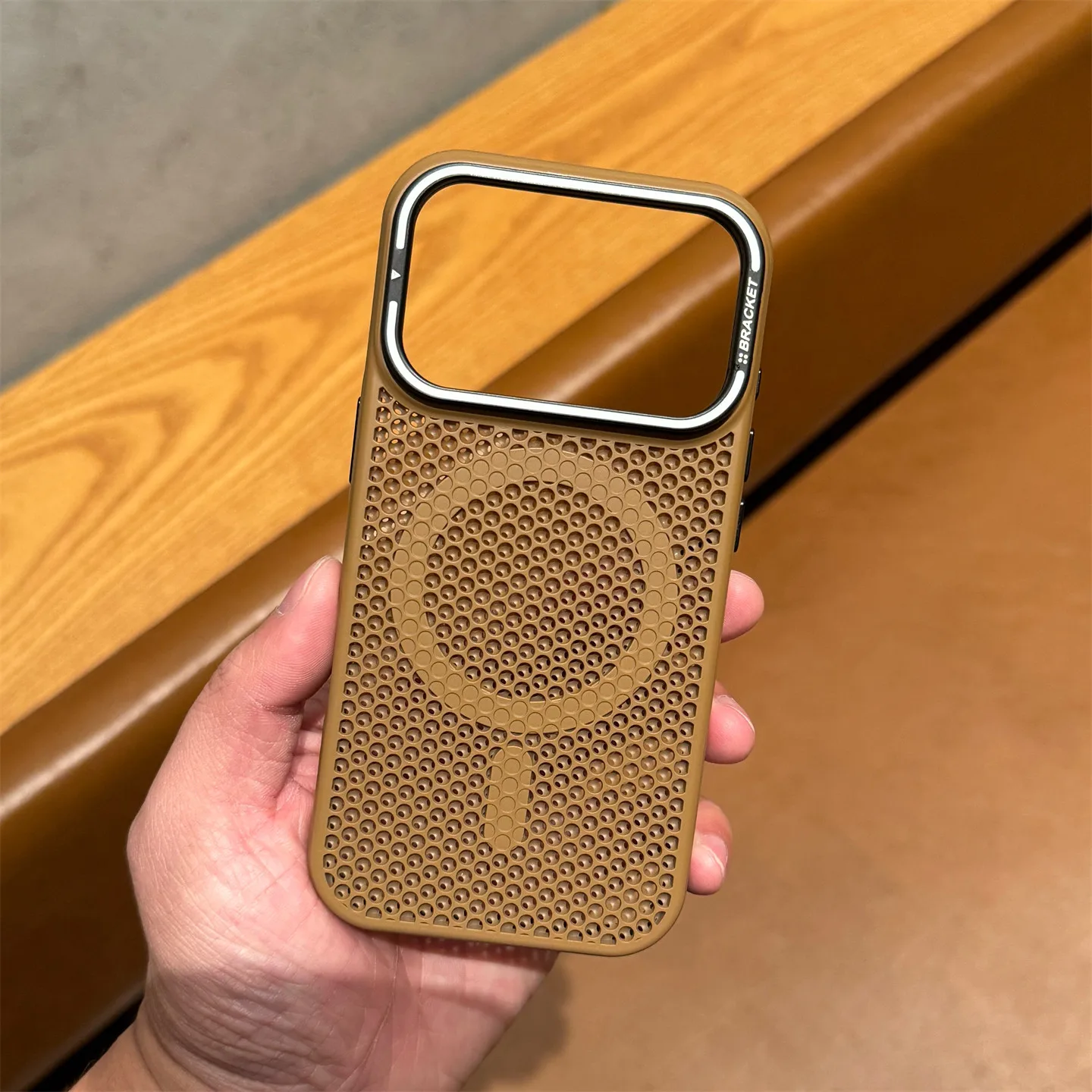 Capa Para Celular Com Suporte Para Lente (iphone 17), Resistente A Impactos E Com Dissipação De Calor.