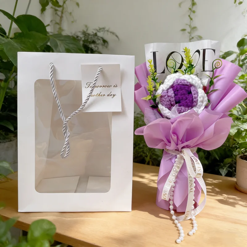 Buquê De Rosas Artificiais De Crochê Com Bolsa - Um Presente Criativo Para O Dia Dos Namorados.