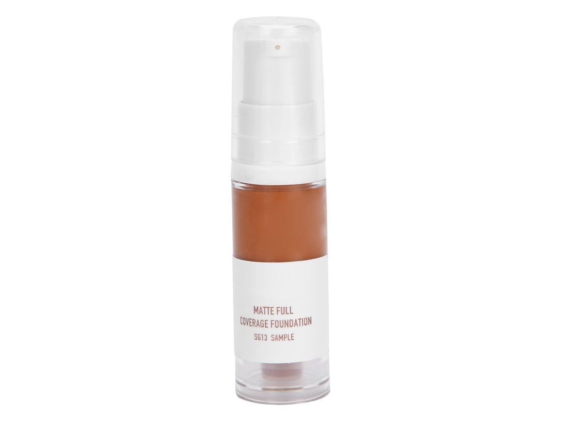 Base De Maquillaje Líquida Waterproof Con Protección Spf30 Y Corrector
