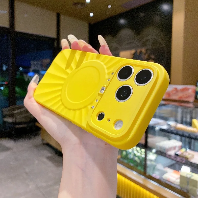 Capa Magnética De Silicone Líquido Para Iphone 14 Pro Max (amarela) Com Protetor De Lente.
