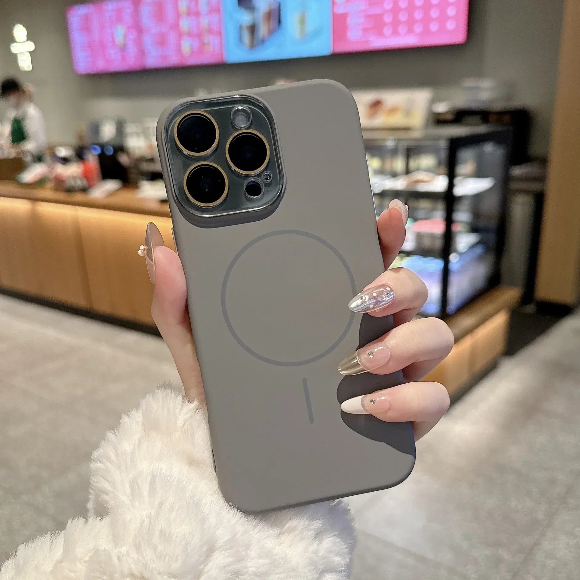 Capa Protetora Magnética Para Carregamento Sem Fio (iphone 17 Cinza), Feita De Silicone Líquido.