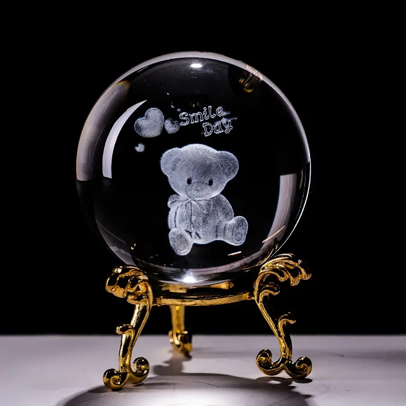 Bola de Cristal com Figura de Animal e Gravação a Laser 3d em Vidro. MDUG (base Dourada de 60 Mm)