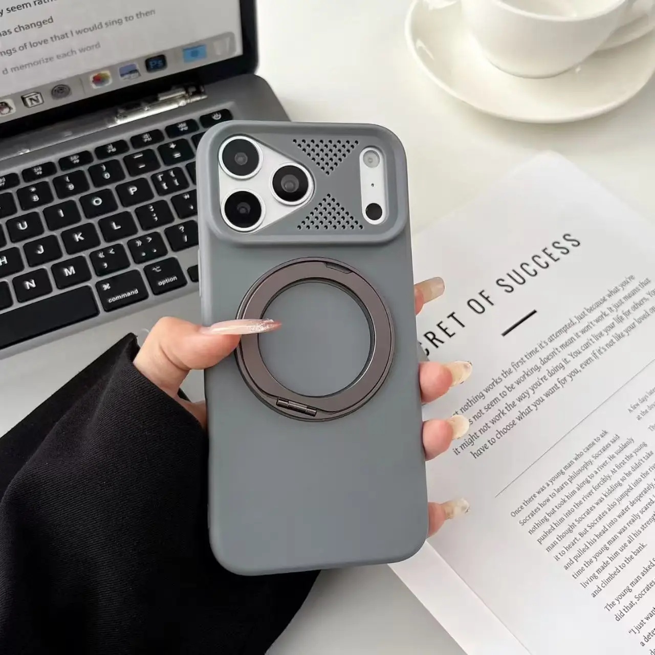 Capa Transparente Magnética Com Suporte De Anel Metálico (cinza Escuro Para Iphone 17), Textura Fosca.