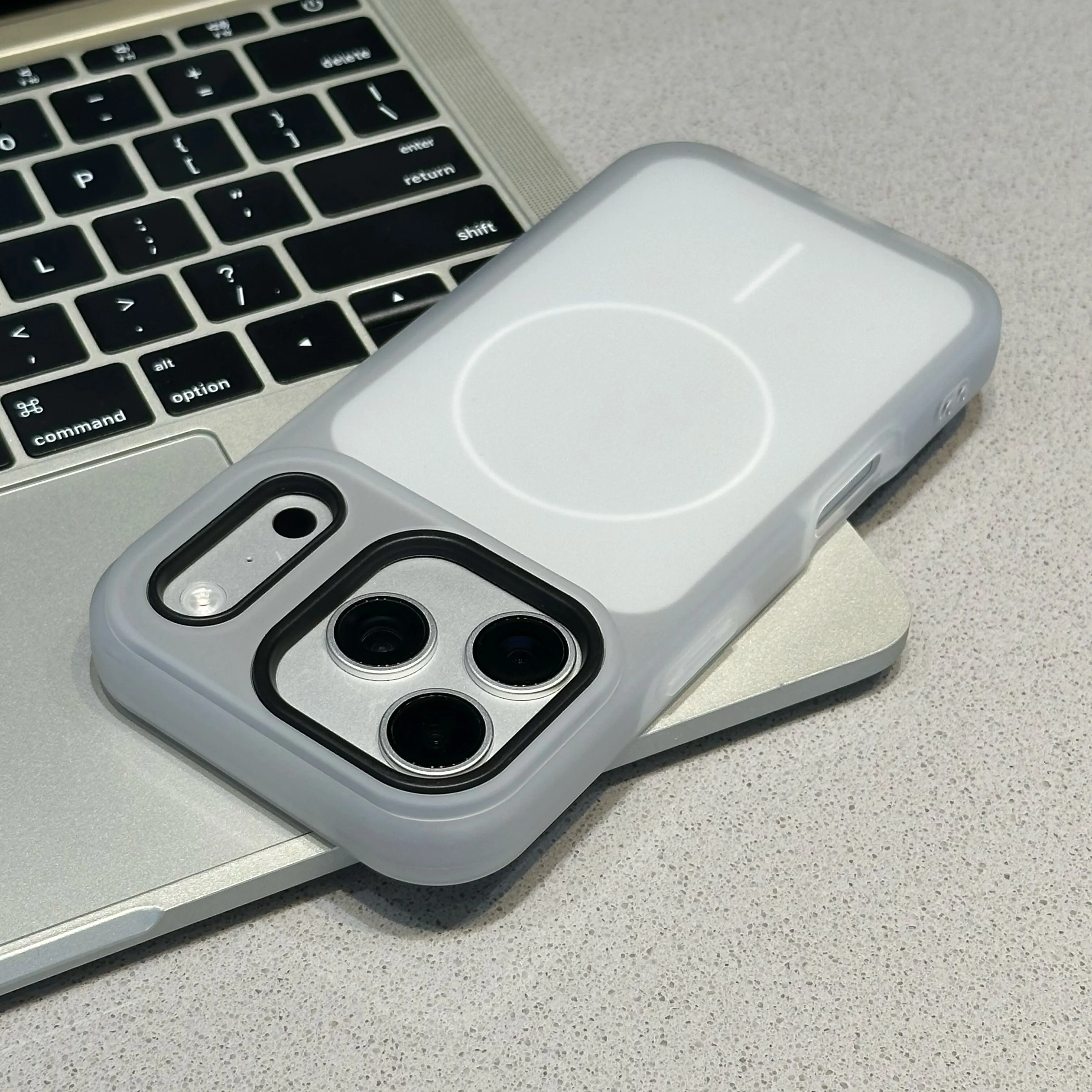 Capa Protetora Magnética 2 Em 1 Fosca Para Iphone 12 Pro Max Com Carregamento Integrado E À Prova De Choque.