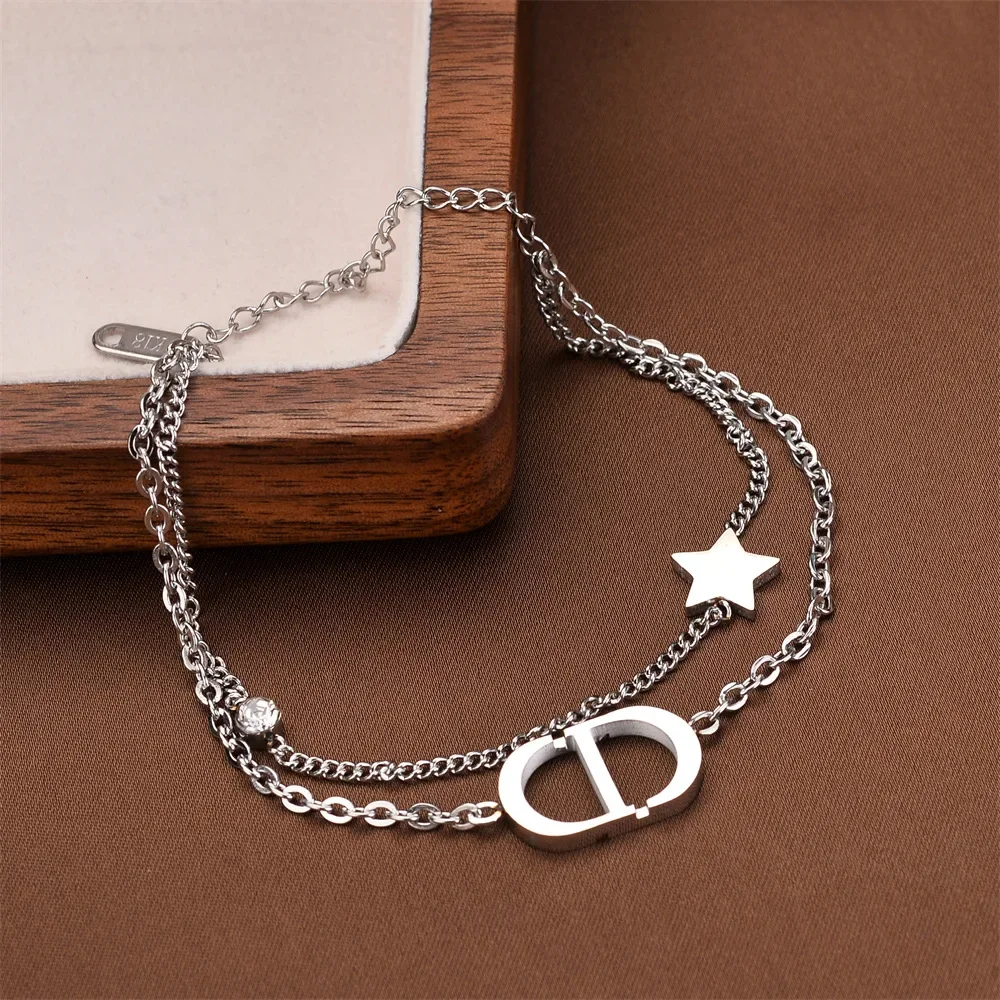 Pulseira Elegante De Aço Titânio De Camada Dupla (prateada) Com Design De Letras E Estrelas.