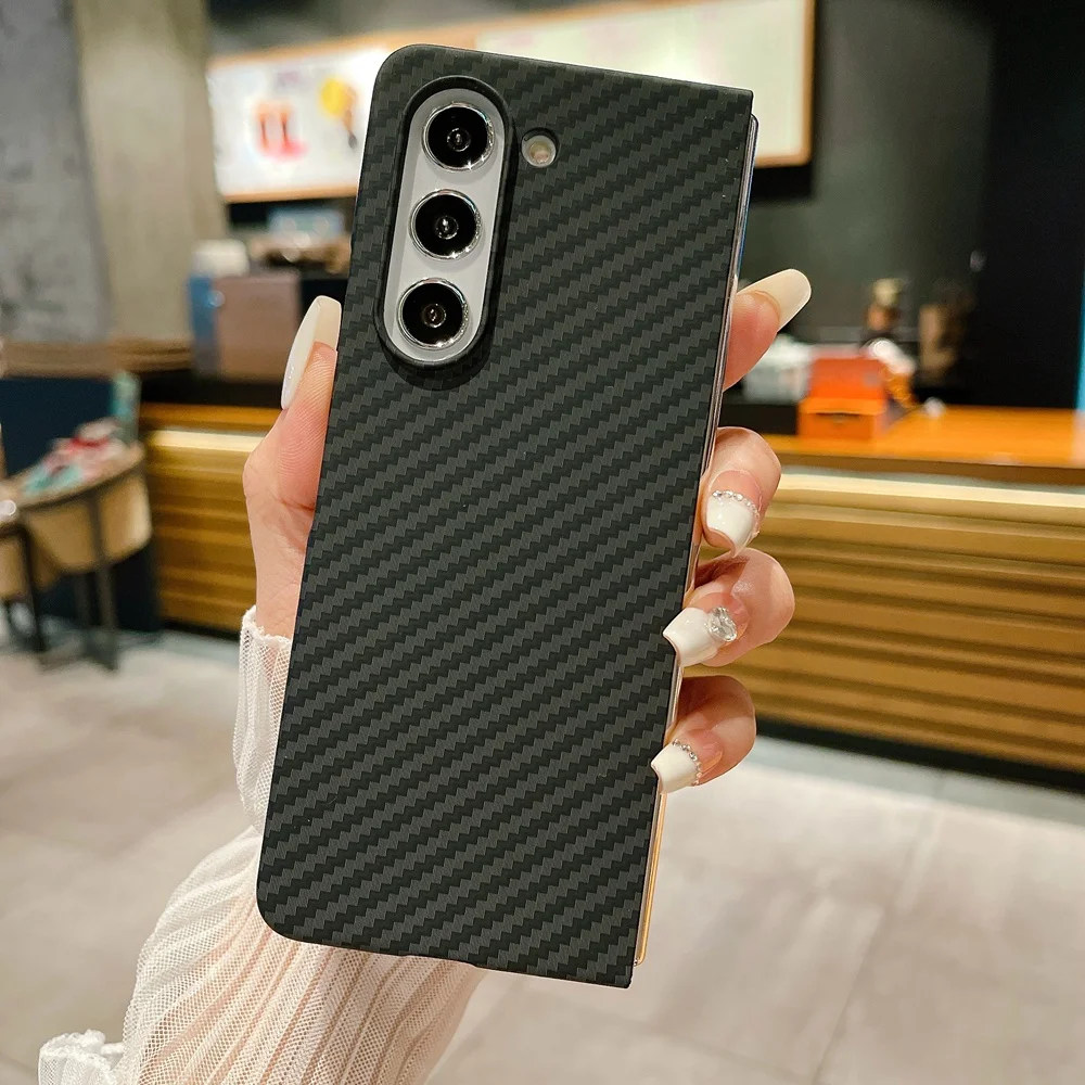 Capa Para Celular (galaxy Z Fold7 Preta) Com Textura De Fibra De Carbono, Feita De Material Rígido De Policarbonato.