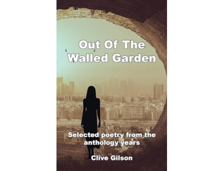 Livro Out Of The Walled Garden de Clive Gilson (Inglês)