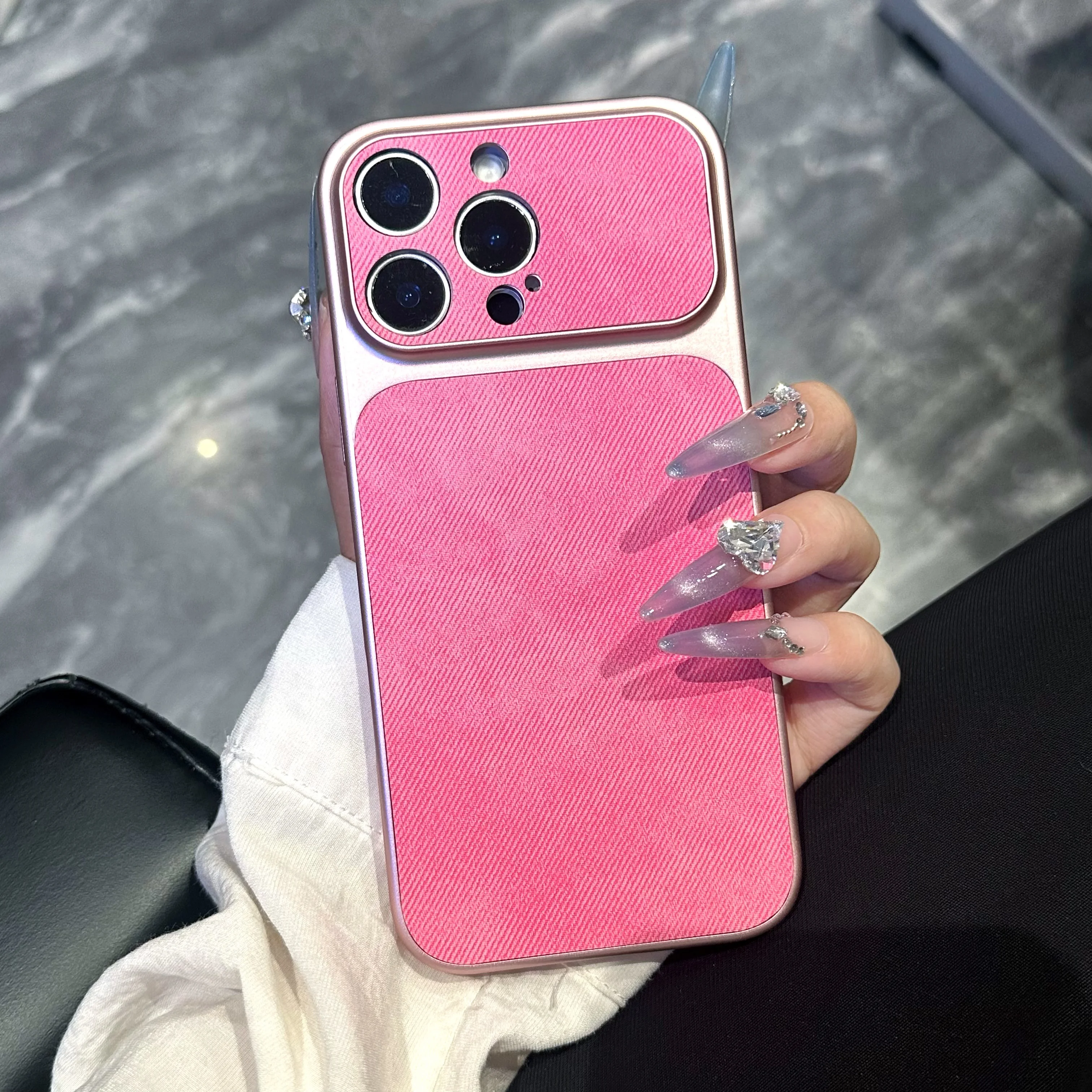 Capa Para Celular (iphone 13 Pro Max) Em Jeans Fosco Macio, Resistente A Impactos E Com Revestimento Eletrolítico.