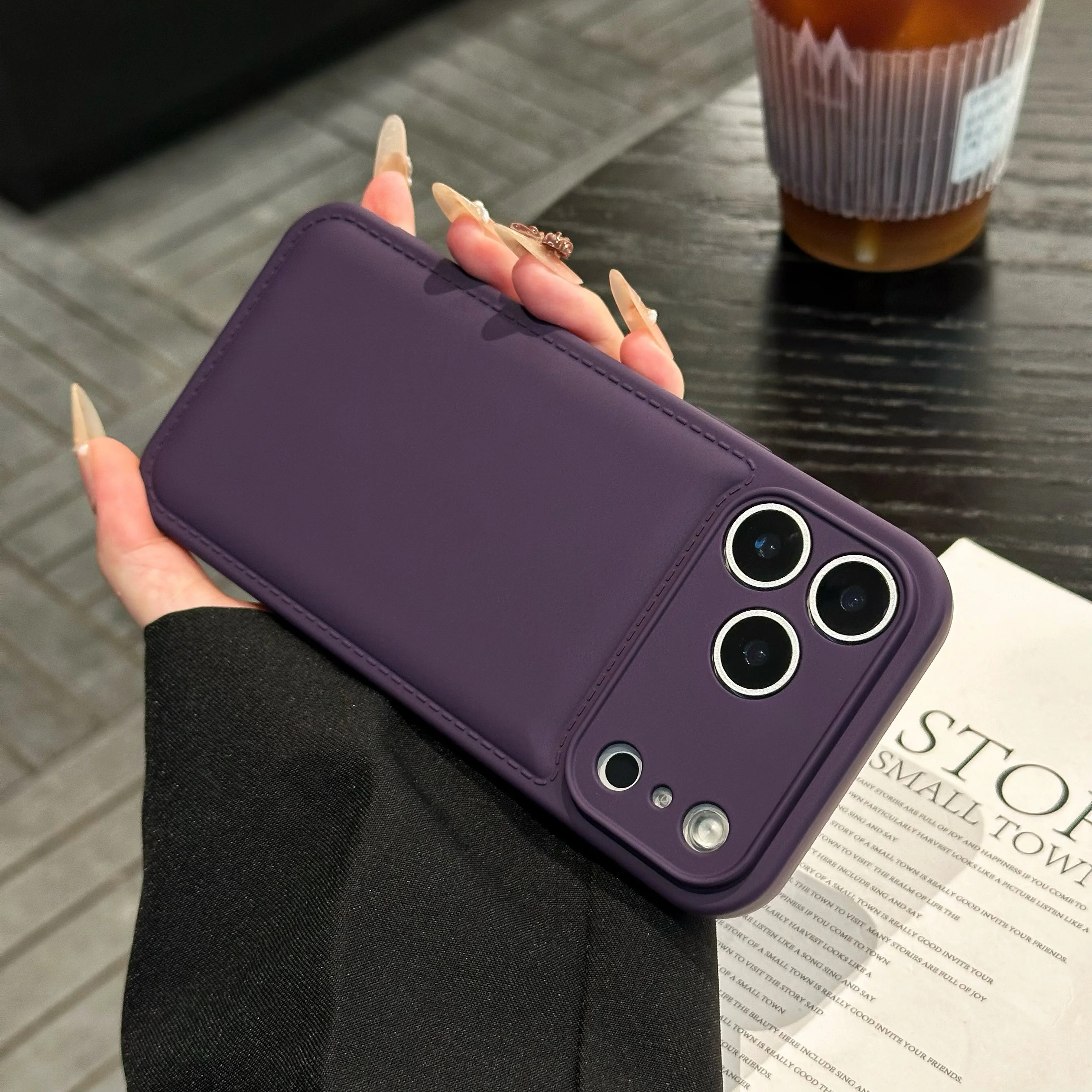 Capa De Silicone Resistente E Flexível (roxa Escura) Para Iphone 16 Pro Max Com Design À Prova De Choque E Proteção Para As Bordas.