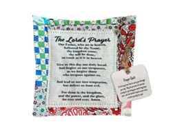 Colcha de Oração com Cruz Artesanal com Poema 10x10cm Tipo 8