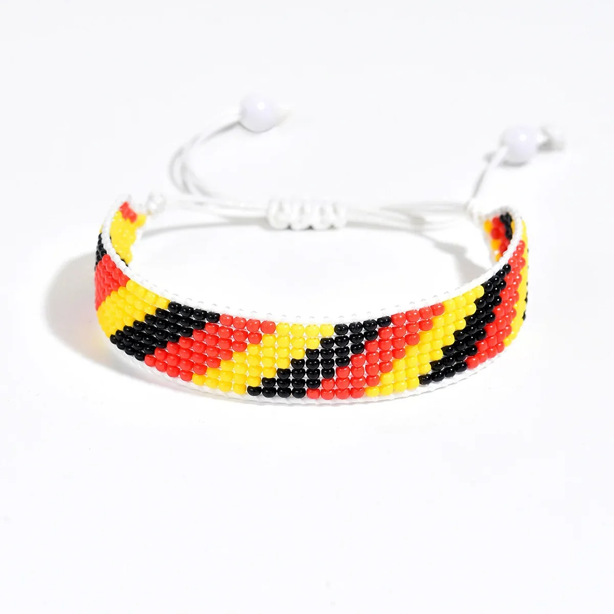 Pulseira De Miçangas Tecidas À Mão Com Design Geométrico Boêmio.