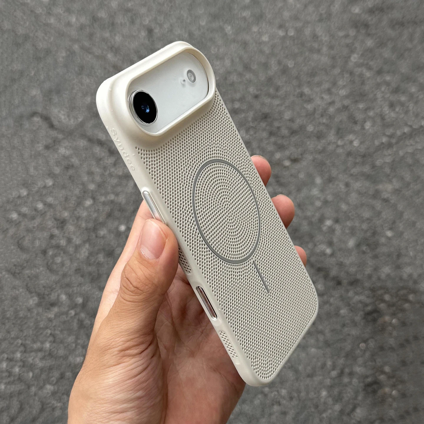 Capa Protetora Magnética (para Iphone 17 Air Branco) Com Orifícios De Ventilação, Rígida E Ultrafina.